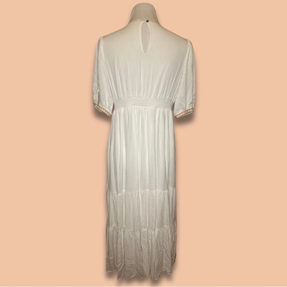 NWOT Pinkblush Maternity Ivory Floral Embroidered Midi Dress (size Large) - Picture 2 of 3